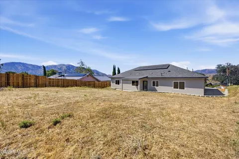 Exterior - 20112 Clubview Dr, Tehachapi, CA 93561 photo 3 of 8