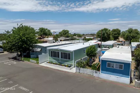 View/Area - 3157 E Avenue I #E2, Lancaster, CA 93535 photo 1 of 7