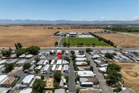 View/Area - 3157 E Avenue I #E2, Lancaster, CA 93535 photo 6 of 7