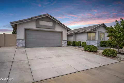 5829 Vahan Ct, Lancaster, CA 93536