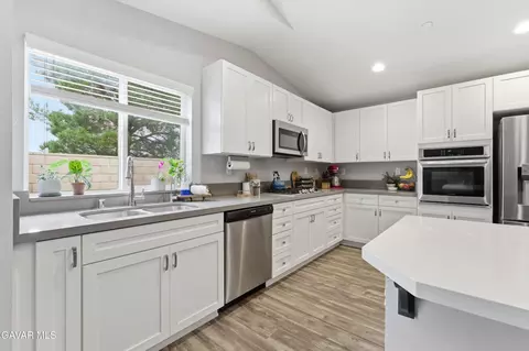 Kitchen - 5829 Vahan Ct, Lancaster, CA 93536 photo 2 of 2