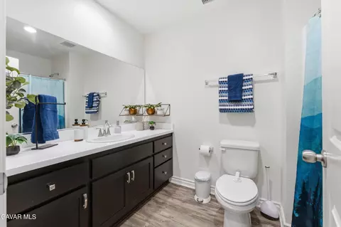 Bath - 5829 Vahan Ct, Lancaster, CA 93536 photo 2 of 4