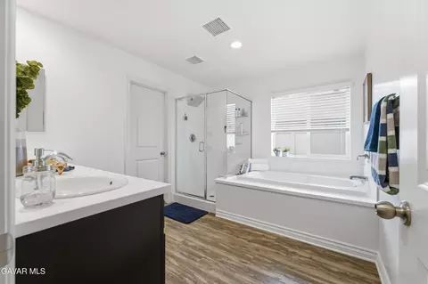 Bath - 5829 Vahan Ct, Lancaster, CA 93536 photo 1 of 4
