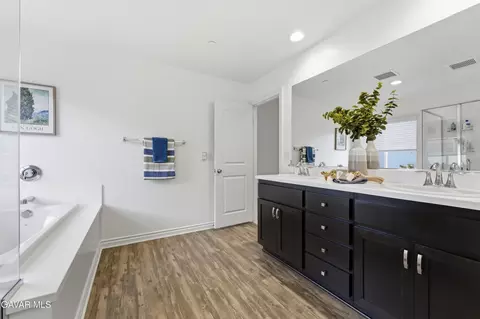 Bath - 5829 Vahan Ct, Lancaster, CA 93536 photo 3 of 4