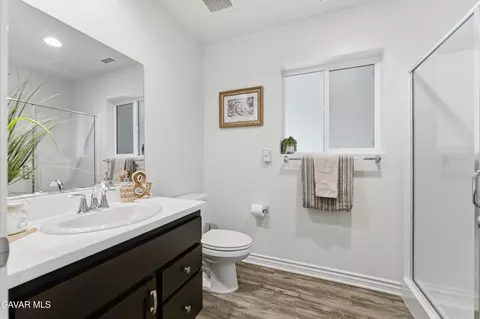 Bath - 5829 Vahan Ct, Lancaster, CA 93536 photo 4 of 4
