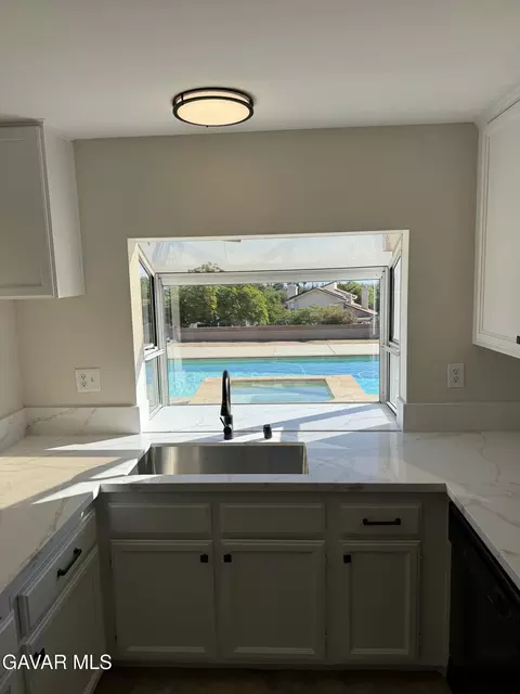 Kitchen - 5311 Windcrest Ct, Palmdale, CA 93551 photo 5 of 10
