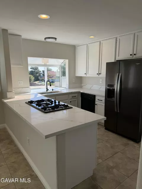Kitchen - 5311 Windcrest Ct, Palmdale, CA 93551 photo 6 of 10