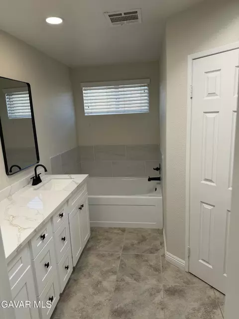 Bath - 5311 Windcrest Ct, Palmdale, CA 93551 photo 7 of 8