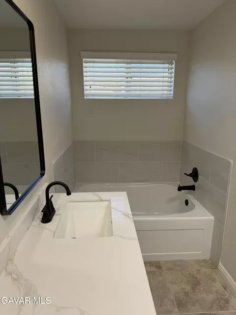 Bath - 5311 Windcrest Ct, Palmdale, CA 93551 photo 6 of 8