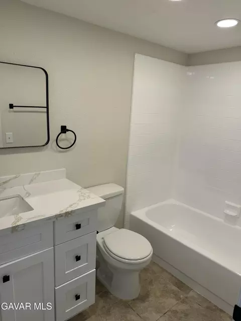 Bath - 5311 Windcrest Ct, Palmdale, CA 93551 photo 2 of 8