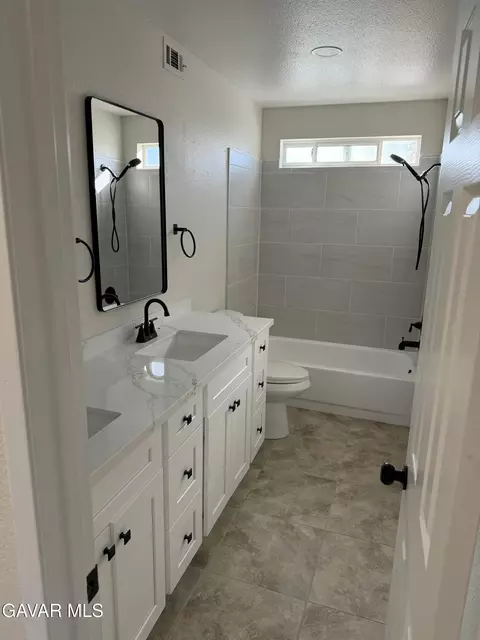 Bath - 5311 Windcrest Ct, Palmdale, CA 93551 photo 4 of 8