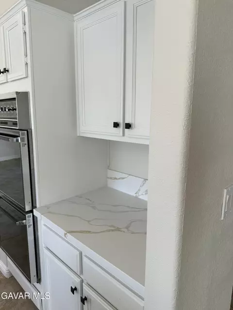 Kitchen - 5311 Windcrest Ct, Palmdale, CA 93551 photo 8 of 10