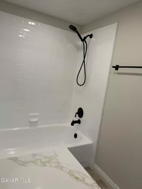 Bath - 5311 Windcrest Ct, Palmdale, CA 93551 photo 3 of 8