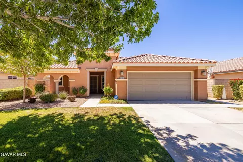 3124 E Newgrove St, Lancaster, CA 93535