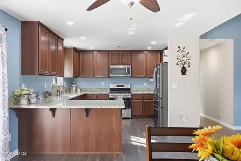Kitchen - 17820 Bold Venture Dr, Tehachapi, CA 93561 photo 3 of 5