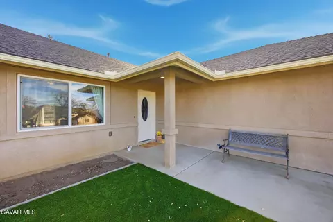Exterior - 17820 Bold Venture Dr, Tehachapi, CA 93561 photo 3 of 9