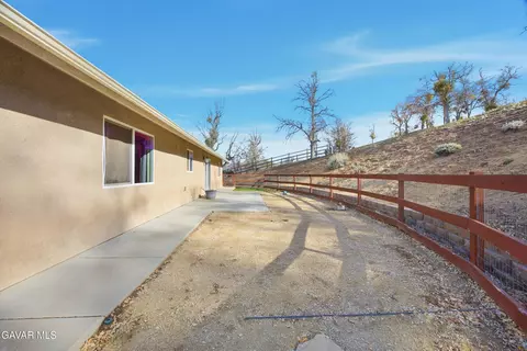 Exterior - 17820 Bold Venture Dr, Tehachapi, CA 93561 photo 9 of 9