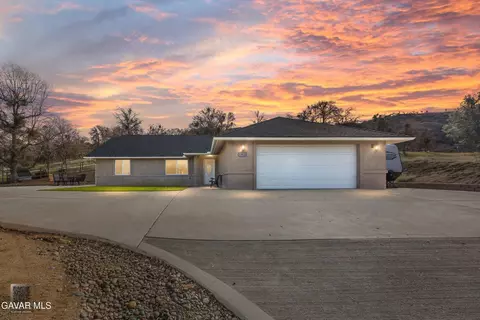 17820 Bold Venture Dr, Tehachapi, CA 93561