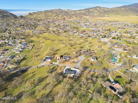 View/Area - 17820 Bold Venture Dr, Tehachapi, CA 93561 photo 2 of 7