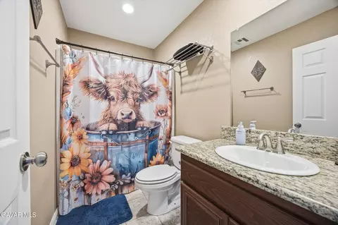 Bath - 17820 Bold Venture Dr, Tehachapi, CA 93561 photo 3 of 3