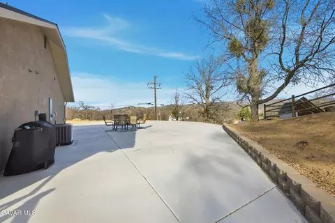 Exterior - 17820 Bold Venture Dr, Tehachapi, CA 93561 photo 5 of 9