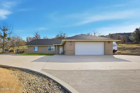 Exterior - 17820 Bold Venture Dr, Tehachapi, CA 93561 photo 2 of 9