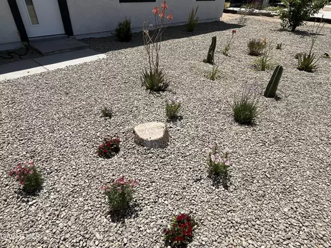 Exterior - 40356 Ronar St, Palmdale, CA 93591 photo 3 of 7