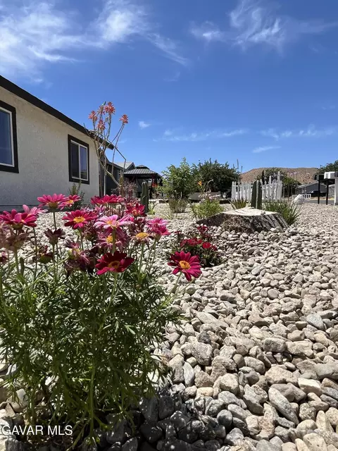Exterior - 40356 Ronar St, Palmdale, CA 93591 photo 2 of 7