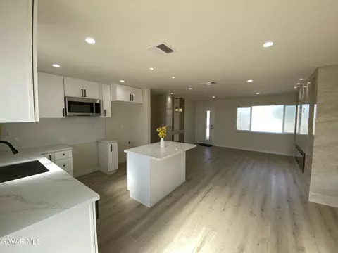 Kitchen - 40356 Ronar St, Palmdale, CA 93591 photo 3 of 6