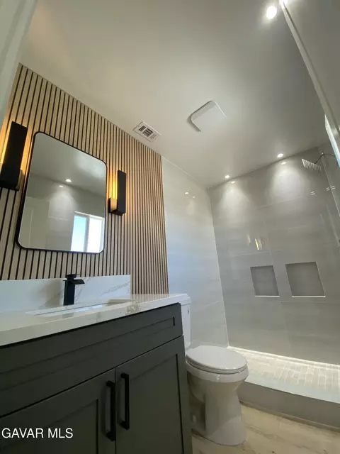 Bath - 40356 Ronar St, Palmdale, CA 93591 photo 15 of 34