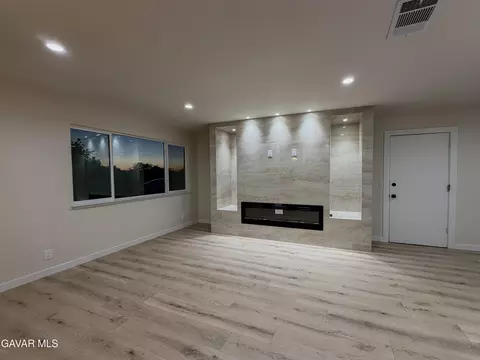 Living - 40356 Ronar St, Palmdale, CA 93591 photo 3 of 3