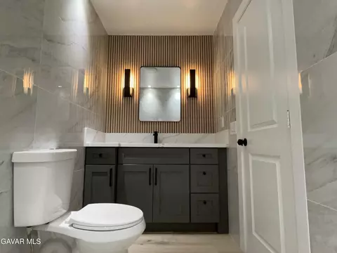 Bath - 40356 Ronar St, Palmdale, CA 93591 photo 2 of 34