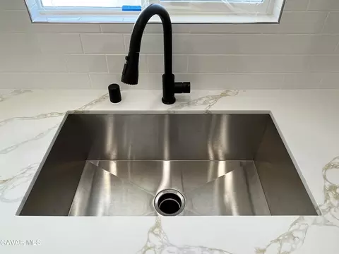 Kitchen - 40356 Ronar St, Palmdale, CA 93591 photo 3 of 6