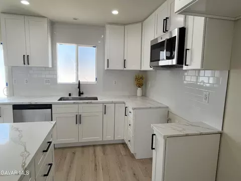 Kitchen - 40356 Ronar St, Palmdale, CA 93591 photo 6 of 6