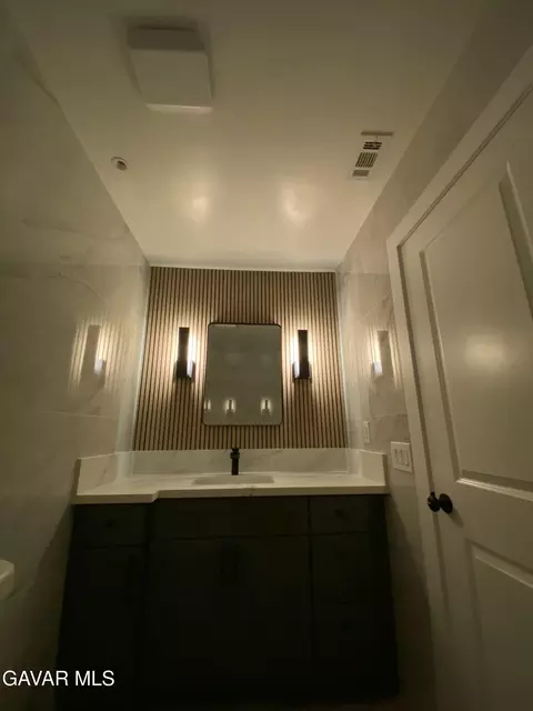 Bath - 40356 Ronar St, Palmdale, CA 93591 photo 3 of 34