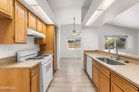 Kitchen - 2343 E Kildare St, Lancaster, CA 93535 photo 4 of 6