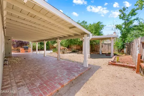 Exterior - 2343 E Kildare St, Lancaster, CA 93535 photo 9 of 10