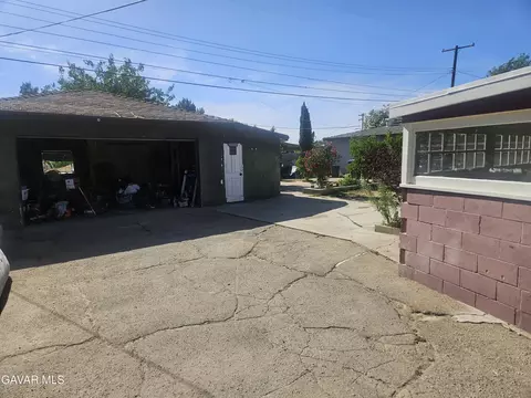 Exterior - 38539 36th St E, Palmdale, CA 93550 photo 6 of 9