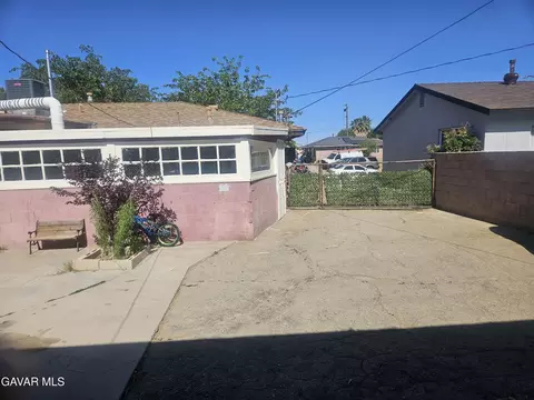 Exterior - 38539 36th St E, Palmdale, CA 93550 photo 5 of 9