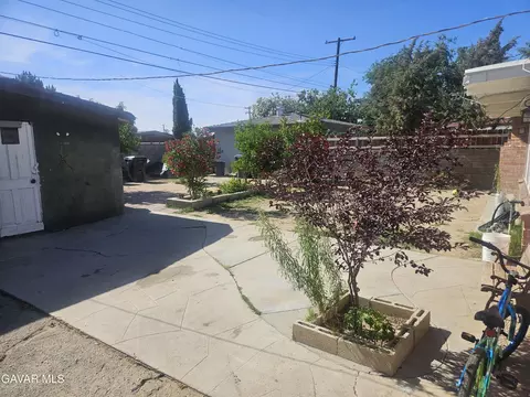 Exterior - 38539 36th St E, Palmdale, CA 93550 photo 3 of 9
