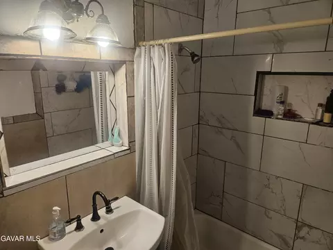 Bath - 38539 36th St E, Palmdale, CA 93550 photo 1 of 3