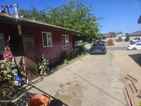 Exterior - 38539 36th St E, Palmdale, CA 93550 photo 7 of 9