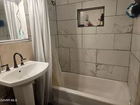 Bath - 38539 36th St E, Palmdale, CA 93550 photo 2 of 3