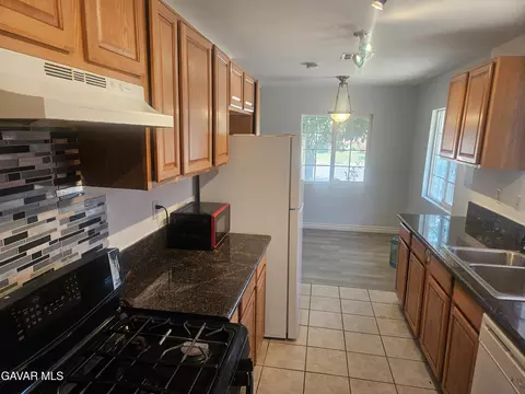 Kitchen - 38539 36th St E, Palmdale, CA 93550 photo 6 of 7