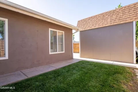 Exterior - 1370 Tanglewood Dr, Tehachapi, CA 93561 photo 6 of 8