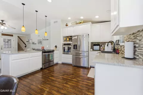 Kitchen - 1370 Tanglewood Dr, Tehachapi, CA 93561 photo 1 of 1