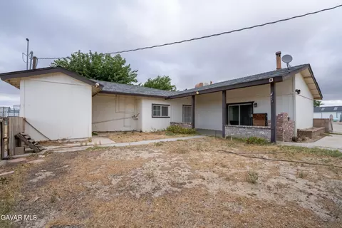 Exterior - 47038 W 4th St, Lancaster, CA 93534 photo 4 of 5
