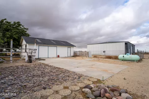 Exterior - 47038 W 4th St, Lancaster, CA 93534 photo 2 of 5