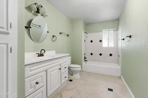 Bath - 47038 W 4th St, Lancaster, CA 93534 photo 1 of 3