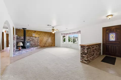 Living - 47038 W 4th St, Lancaster, CA 93534 photo 2 of 5
